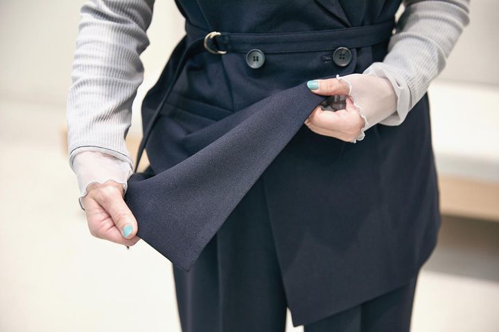 画像4: 定番の紺セットアップを、バンダナでおしゃれに格上げ