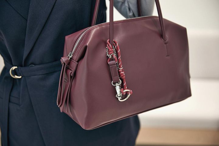 画像3: 定番の紺セットアップを、バンダナでおしゃれに格上げ