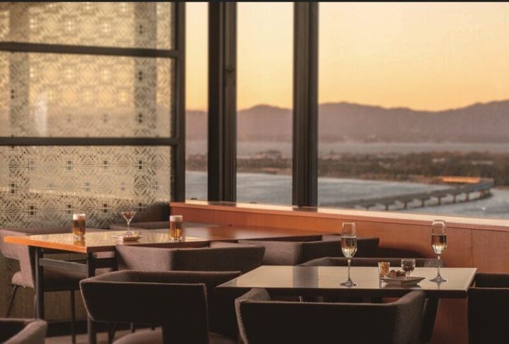 最上階のエグゼクティブレイクビューラウンジは、「エグゼクティブツイン」「スイートルーム」宿泊者のみ利用できる特別な空間。