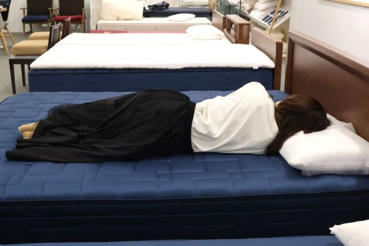 合わないマットレスだと肩の位置が少し変わる