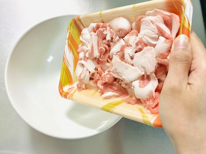 『豚こま肉』を炒めても硬くならない裏ワザ！ほぐす手間も省けてめっちゃラク～♡