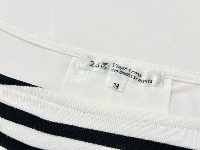 100均の防水フィルムが〈隠れた場所〉でまさかの大活躍♪「つい欲しくなっちゃう…」洋服タグのチクチクも一瞬で解決！