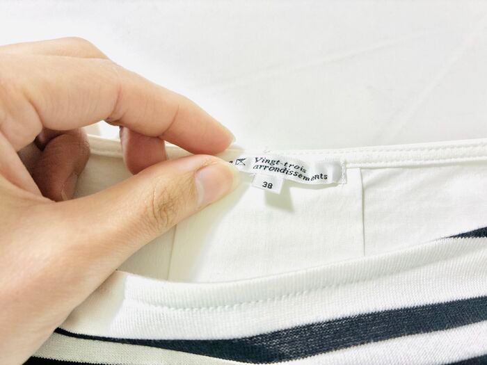 100均の防水フィルムが〈隠れた場所〉でまさかの大活躍♪「つい欲しくなっちゃう…」洋服タグのチクチクも一瞬で解決！