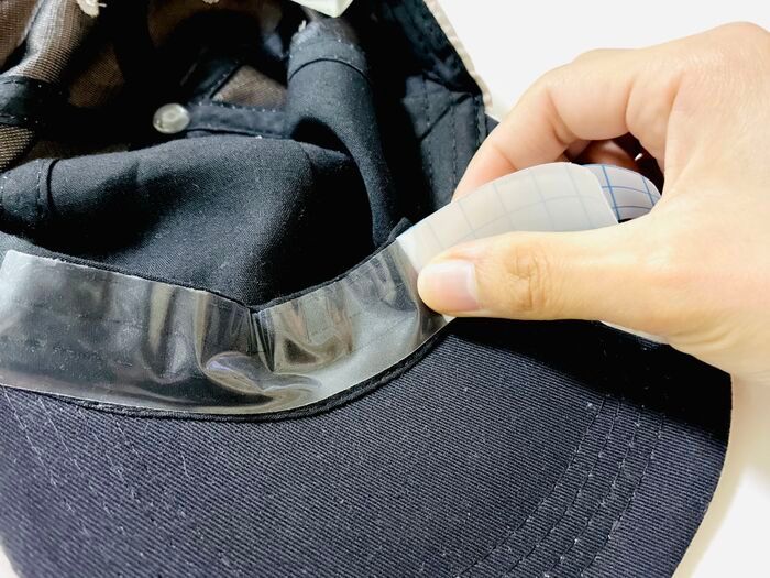 100均の防水フィルムが〈隠れた場所〉でまさかの大活躍♪「つい欲しくなっちゃう…」洋服タグのチクチクも一瞬で解決！