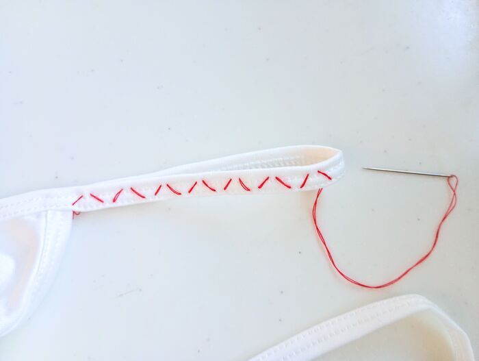 『キャミの肩紐がズリ落ちちゃう』問題はこの方法で解決！見た目も可愛くておすすめですよ♪