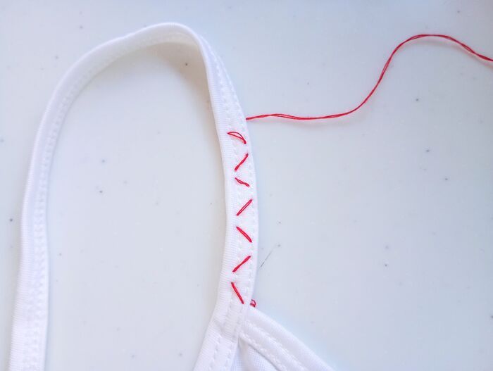 『キャミの肩紐がズリ落ちちゃう』問題はこの方法で解決！見た目も可愛くておすすめですよ♪