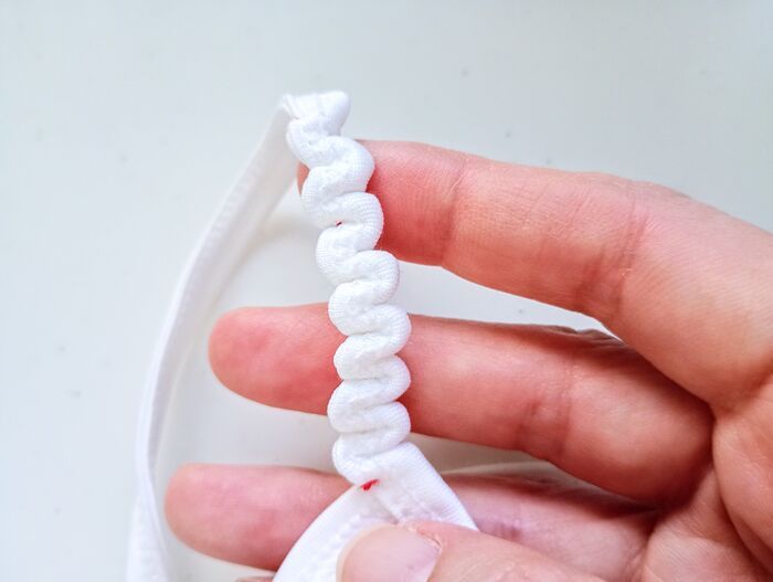 『キャミの肩紐がズリ落ちちゃう』問題はこの方法で解決！見た目も可愛くておすすめですよ♪