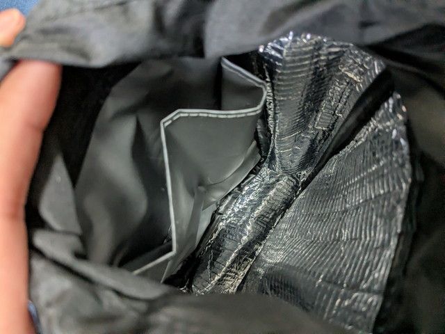 BRILMYショルダーバッグの内部保冷保温素材アップ