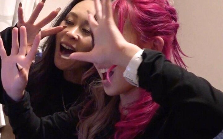 【写真・画像】41歳のおばあちゃん 12歳長女の“ド派手ギャルビジュアル”に衝撃「爪すご！」「先生に注意されない？」 1枚目