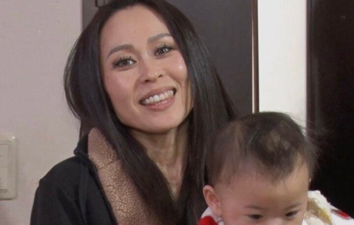 【写真・画像】41歳のおばあちゃん、上半身にびっしりと入ったタトゥーを披露「家出少女だった時に入れて…」 1枚目