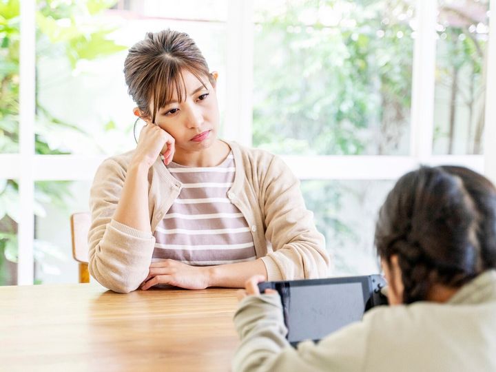 仕事と子育てを円滑に進めるため、親の助けを得やすい実家を生活の拠点に据え、着実な歩みを続けている世帯も存在します。今回は、静岡県浜松市中央区在住・32歳女性の体験談を紹介します。