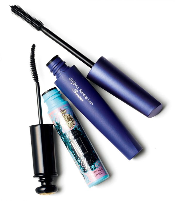 （右）ダマや束ができず、きれいな仕上がりに。デジャヴュ フォルミングラッシュ プレミアム グロウブラック ¥1,870／イミュ （左）まつ毛のカールをしっかりキープ。マジョリカマジョルカ ラッシュエキスパンダー ネオラッシュBK909 ¥1,760（編集部調べ）／資生堂