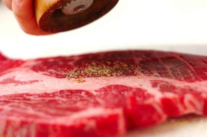 牛肉とパプリカのしょうゆ炒めの下準備1