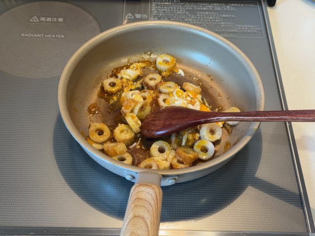 フライパンを混ぜる