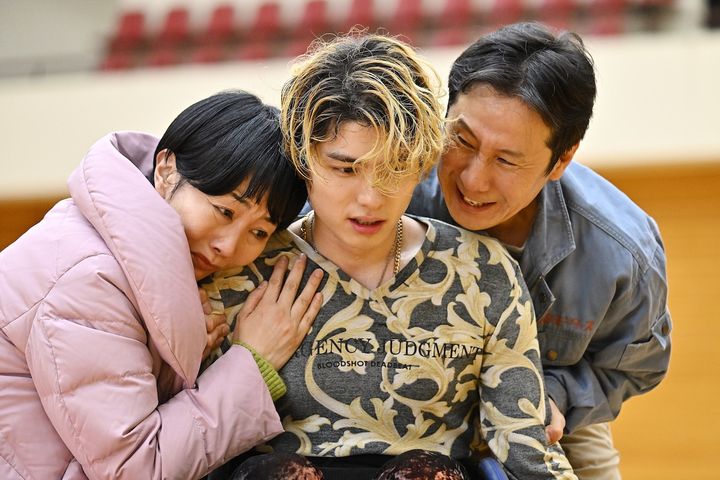 日曜劇場『ＧＩＦＴ』第2話より （C）TBS width=