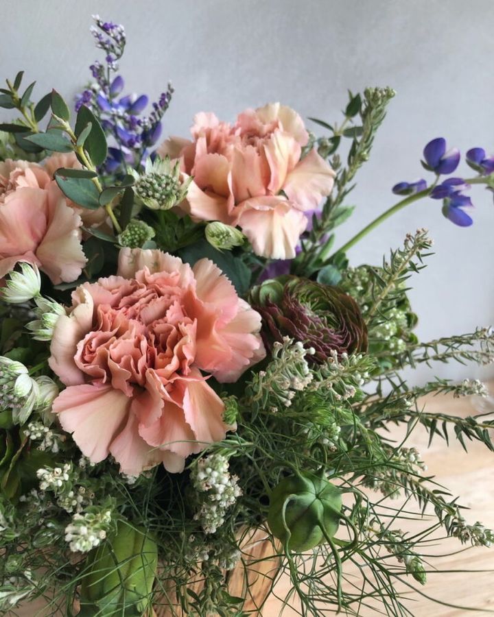 淡いピンク色のカーネーションの花言葉は「感謝」