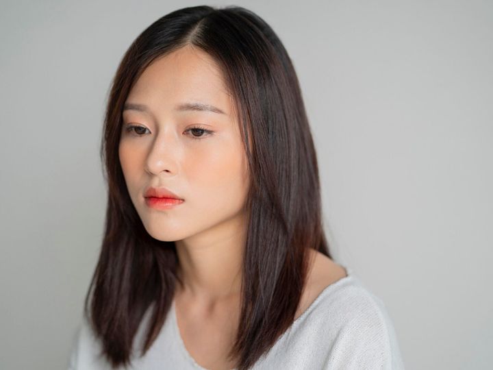 通勤のしやすさといったメリットだけでなく、高齢の祖父母のケアや家族との時間を大切にするために、実家での生活を継続する若手社会人も増えています。今回は、福岡県糸島市で暮らす27歳女性のエピソードを紹介します。