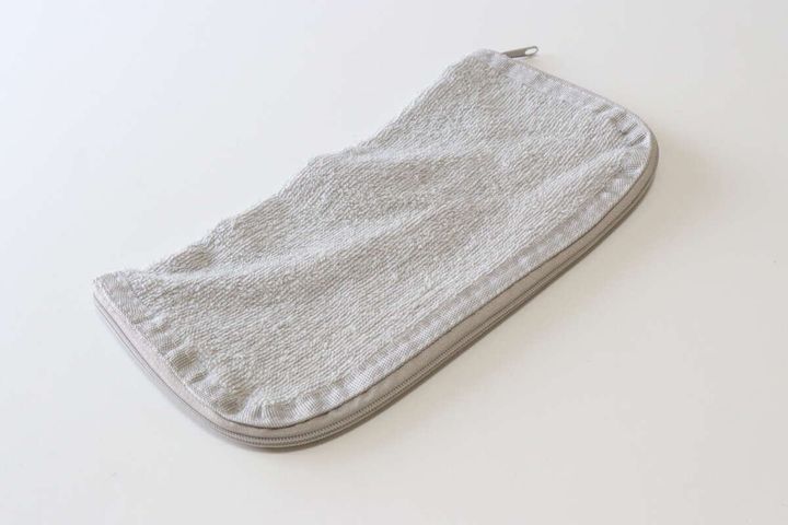 セリアのタオル地ポーチ スモーキーカラーの全体図