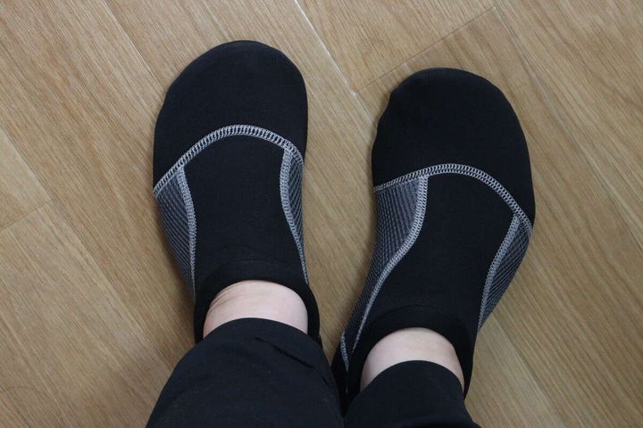 ダイソーのアクアシューズ（25cmー27cm）試し履き