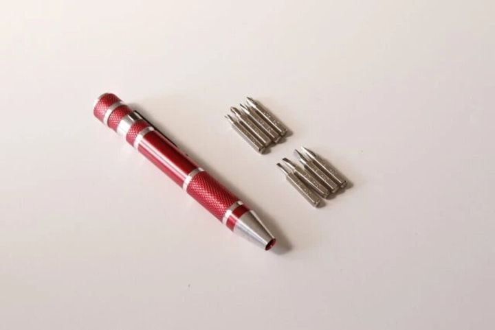 ダイソーのペン型精密ドライバー（8本セット）本体とビット