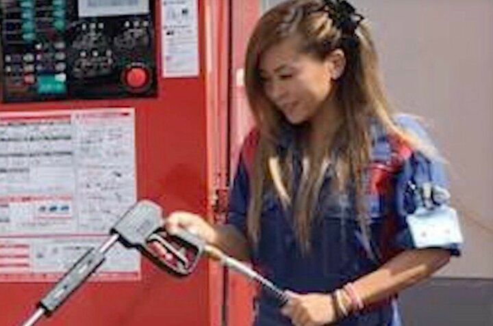 【写真・画像】「ガソスタのバイトで手取り12万円。養育費はもらってない」41歳のおばあちゃん、3人の子供を育てるために選択した驚きの職業「祖父に20万円借金して」 1枚目