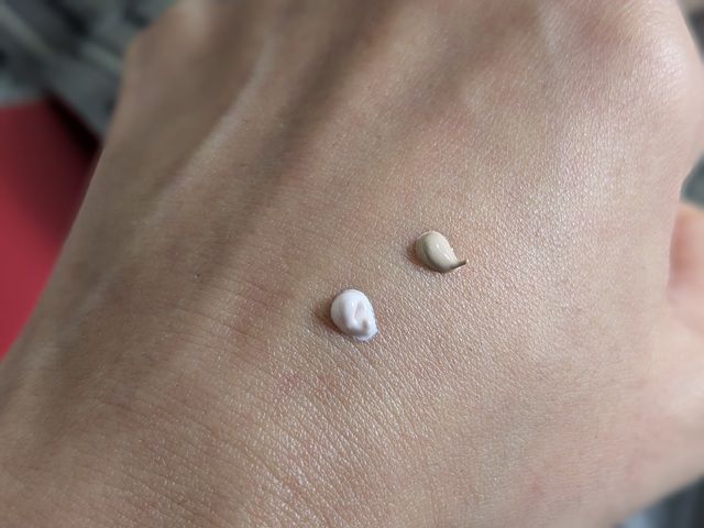 LA ROCHE POSAYの2種のテクスチャ比較