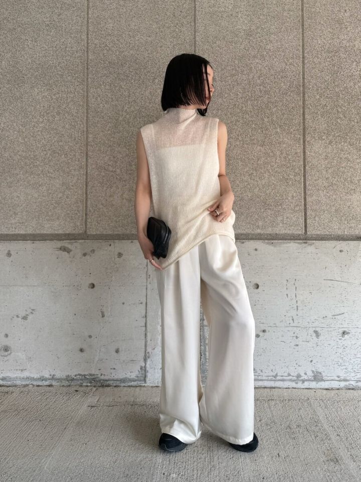2026春透け感白ワイドパンツIラインコーデ
