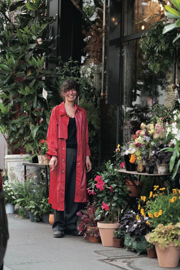 気温差が激しい春。薄手のコートを活用して、おしゃれを楽しんで