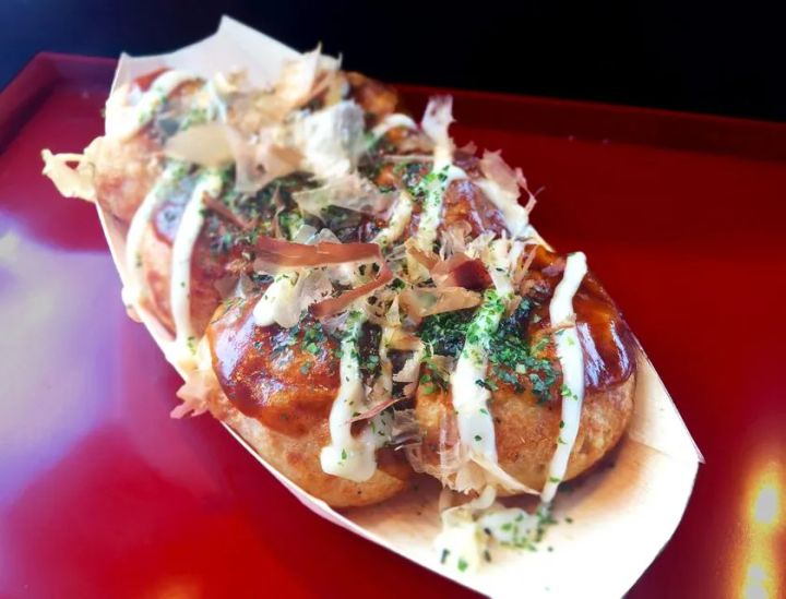 たこ焼きと金魚すくいのイメージが写った酒とうまいもんフェスの紹介画像