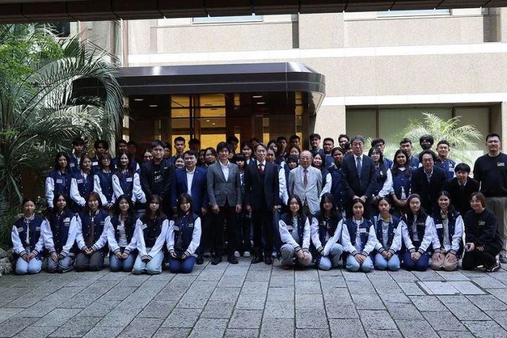 熱海セミナーハウスで行われたオリエンテーションの集合写真