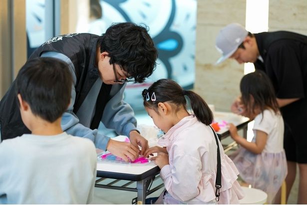 東京大学の学生と一緒に楽しみながら学べる「BIG HOLIDAY キッズワークショップ」(過去開催時の様子)