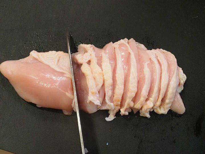 鶏むね肉のピリ辛マヨ味噌漬け焼き