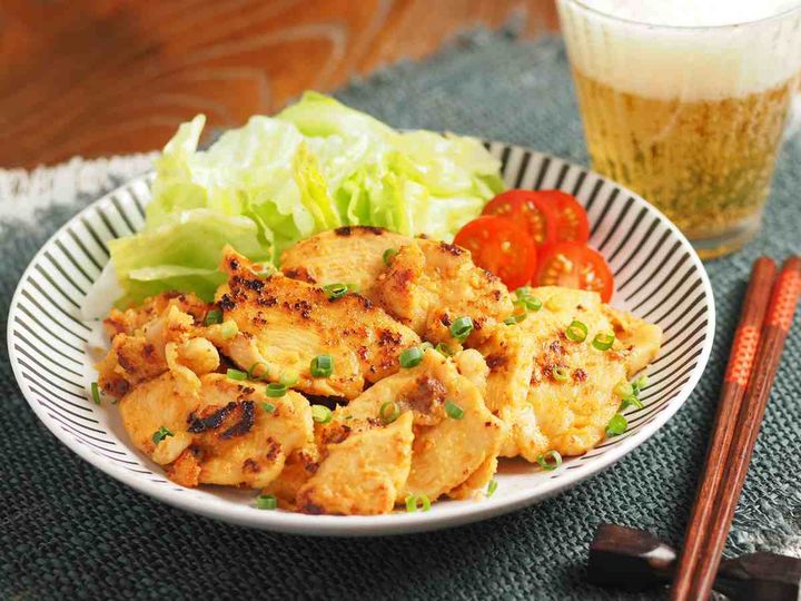 鶏むね肉のピリ辛マヨ味噌漬け焼き