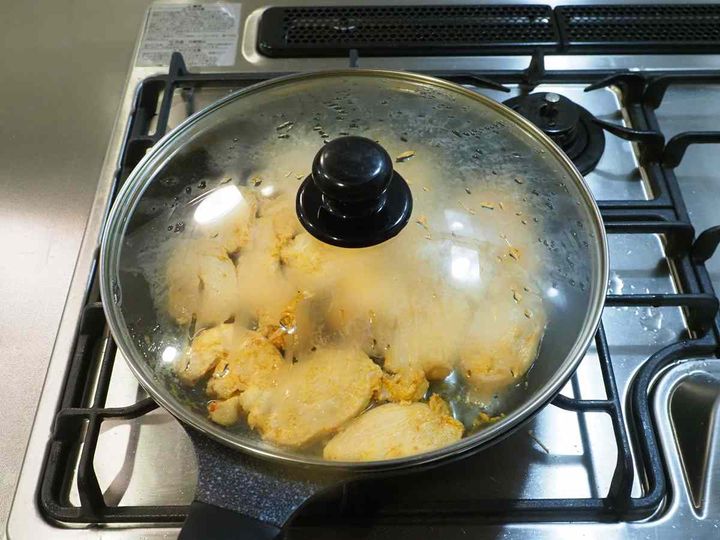 鶏むね肉のピリ辛マヨ味噌漬け焼き