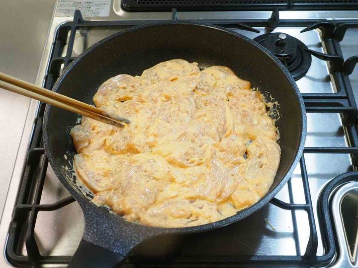 鶏むね肉のピリ辛マヨ味噌漬け焼き