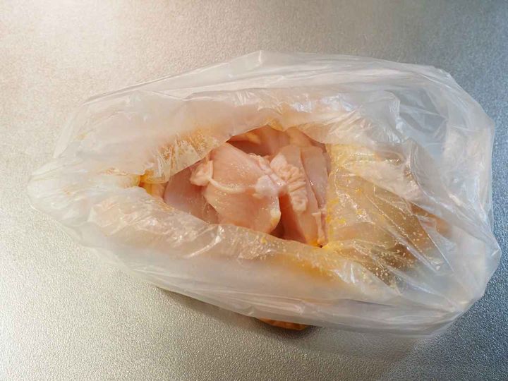 鶏むね肉のピリ辛マヨ味噌漬け焼き