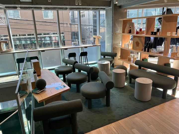 Le Café Lacoste内観