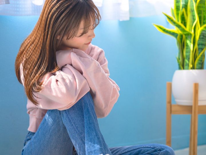 職場周辺の家賃相場と自身の収支バランスを冷静に見極め、無理な自立よりも生活の安定や将来への備えを重視して実家生活を続ける若手社会人も増えています。今回は、横浜市港北区（神奈川県）で暮らす26歳女性の事例を見ていきましょう。