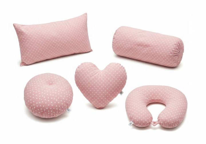 西 家庭運 上がる ピンクのクッション