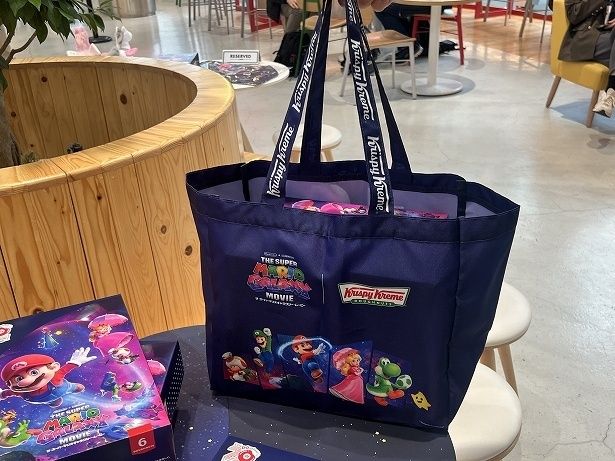 容量もたっぷりで買い物バッグとして活躍してくれそうな「コラボ エコバッグ」