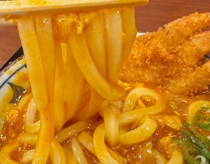 濃厚なスープが麺によく絡む