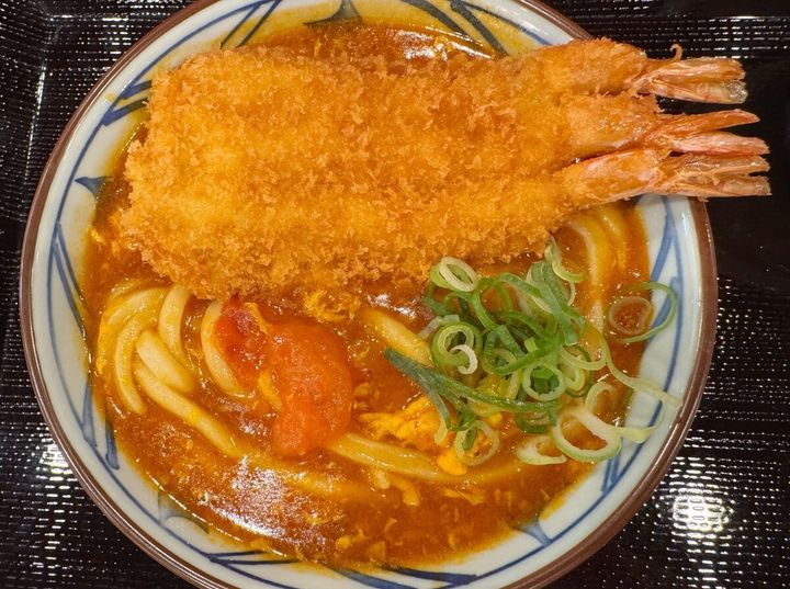 特大海老カツはまるでケルベロス！？大人気シリーズ新作「海老カツトマたまカレーうどん」