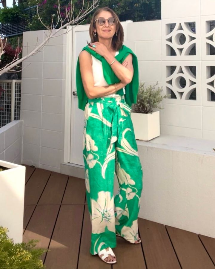 中道さん_グリーンの花柄パンツコーデ