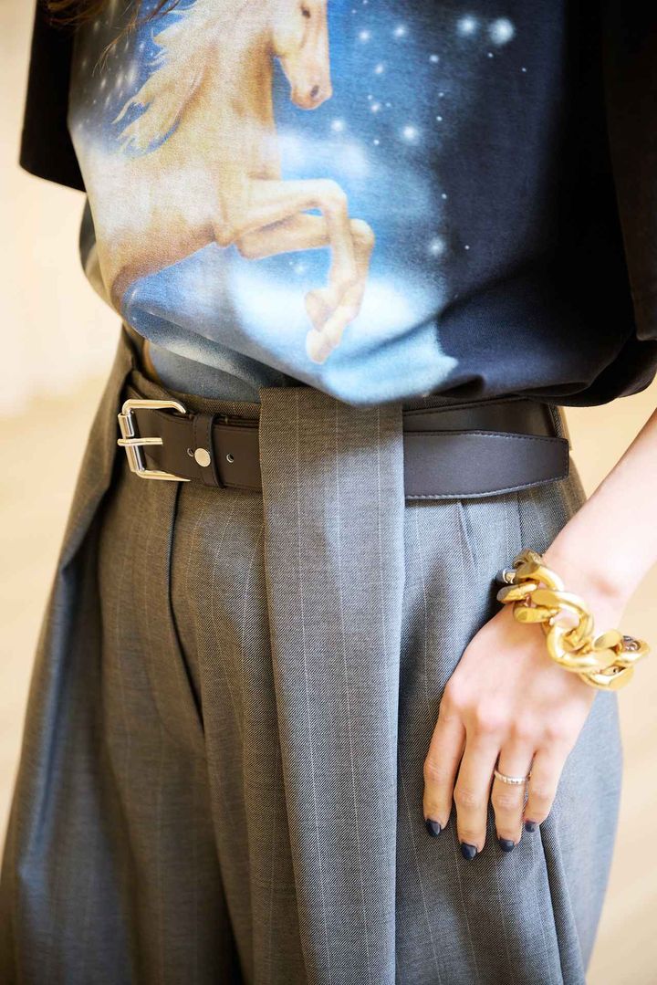 画像: 【ステラ マッカートニー×H&M】コレクション Tシャツ¥4,999、パンツ¥16,999、ベルト¥7,999、ブレスレット¥9,999、シューズ¥19,999 www2.hm.com