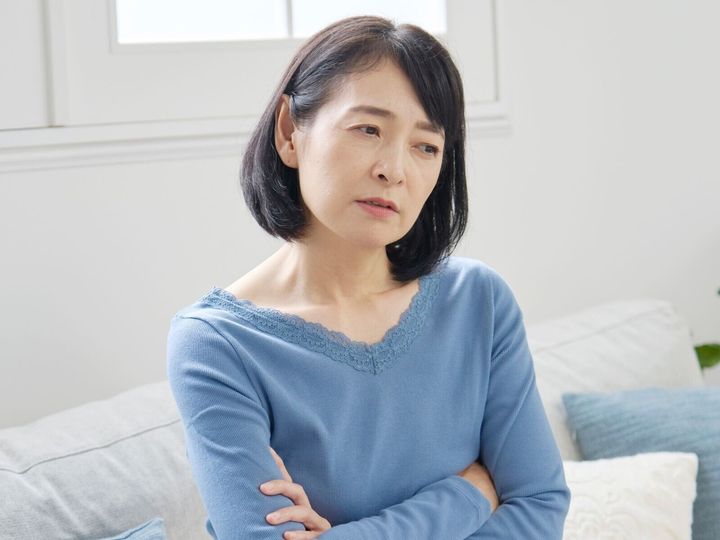 【内科医が解説】閉経後の女性は、それまで女性ホルモンによって守られていた健康状態が変化しやすくなります。閉経と糖尿病リスクの関係と、意識すべき食事や生活習慣のポイントについて、分かりやすく解説します。