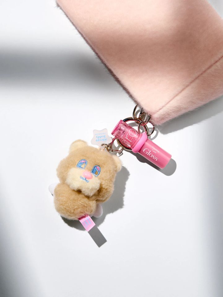 ロムアンド ロムアンドXネオンムーン シークレット キーリングボックス、ロムアンドのチャームコスメ、チャームコスメをバッグにつけた画像