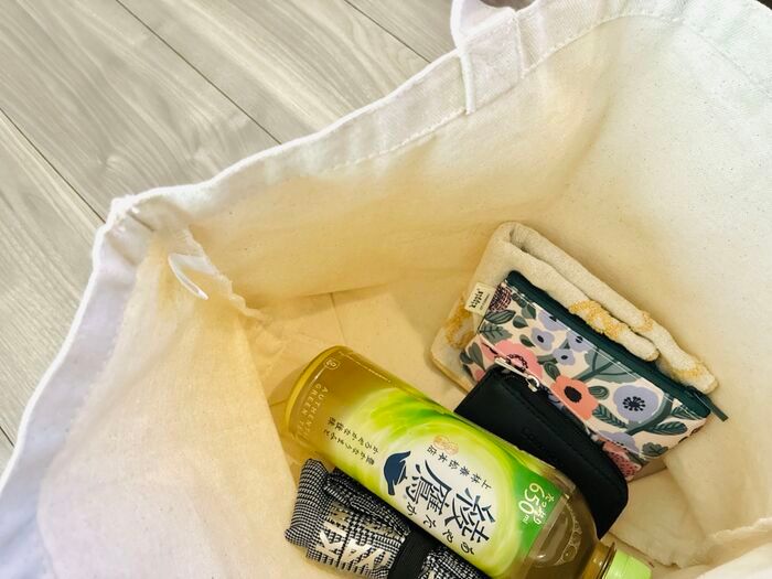 【もう倒れない】バッグの中で暴れるペットボトルに終止符！家にあるアレで専用ホルダーが作れる魔法の裏ワザ