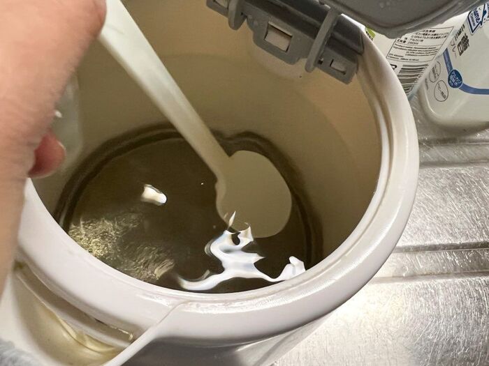 4年放置した『電気ケトル』が激変！ガチガチ水垢のもベタベタ汚れも→一発リセット掃除術♪