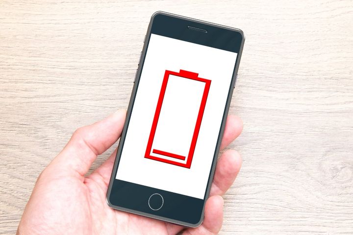 災害時にスマホのバッテリーの消費を抑えるには？（画像はイメージ）