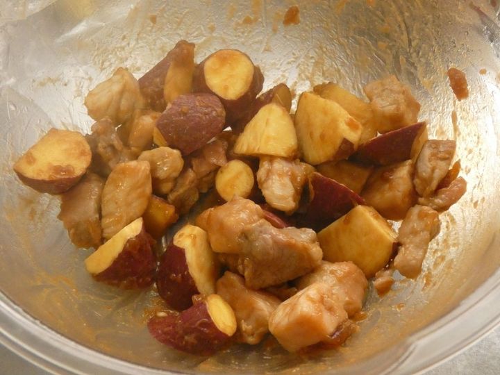 レンジで簡単！「豚肉とさつま芋のショウガ醤油煮」